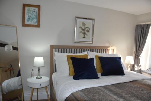 Peep-o-day-stylish 4bedroom Cottage With Dale View
