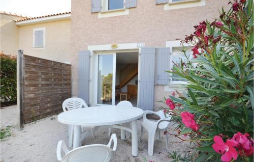 Two-bedroom Holiday Home In Calvisson