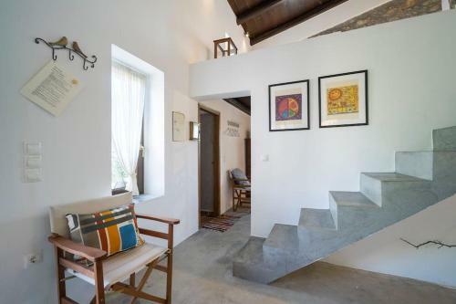 Comfy Rural Loft Retreat