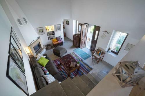 Comfy Rural Loft Retreat