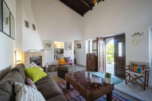 Comfy Rural Loft Retreat