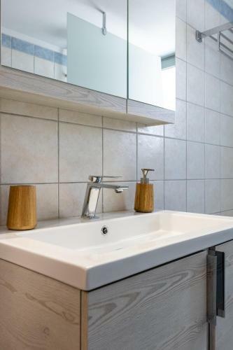 Modern And Spacious Apartment In Souda