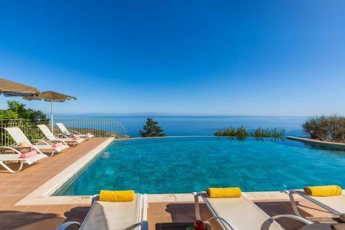 Villa Mirsini By Villa Plus