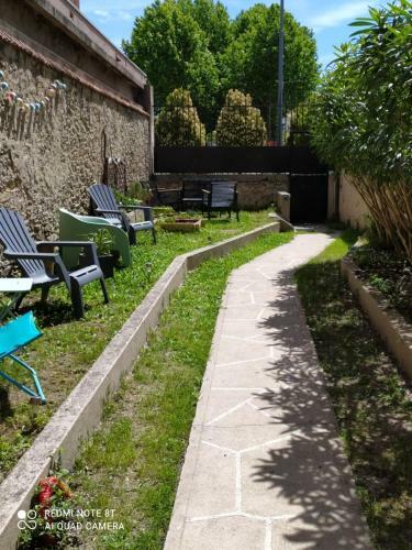Bed & Breakfast Le 9 De Cour, Chambre Caouette