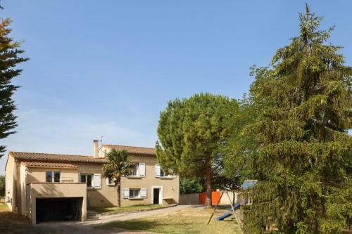 Bright 180 M With Garden-terrace And Pool