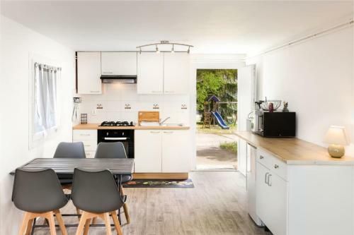 Bright 180 M With Garden-terrace And Pool