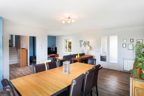 Bright 180 M With Garden-terrace And Pool