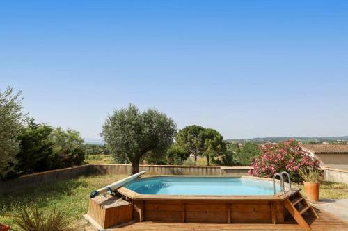 Bright 180 M With Garden-terrace And Pool