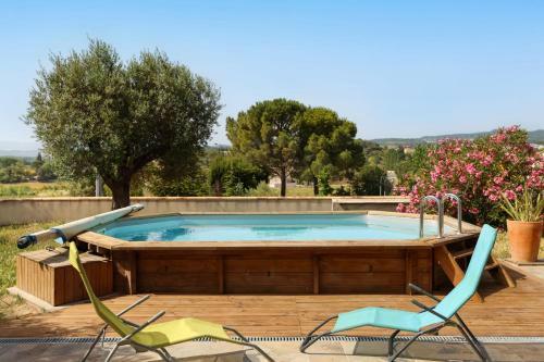 Bright 180 M With Garden-terrace And Pool