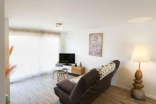 Bright 180 M With Garden-terrace And Pool