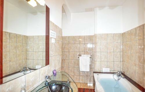 Amazing Home In Carcassonne With Wifi And 2 Bedrooms