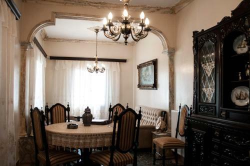 Lela's House