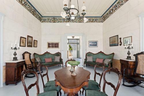 Villa 1800 Mansion
