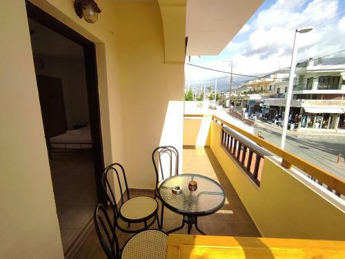 Dedalos N2 Mountain View Apartment-30 Metres From The Beach