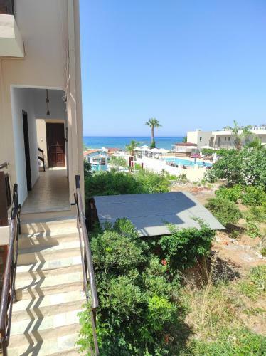 Dedalos N2 Mountain View Apartment-30 Metres From The Beach