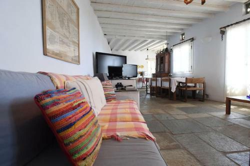 Villa Evilion Traditional House