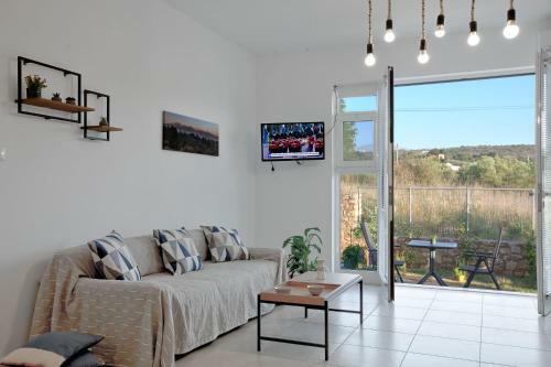 Livingfy Mountain View Apartment With Garden 10' From Beach