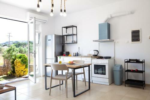 Livingfy Mountain View Apartment With Garden 10' From Beach
