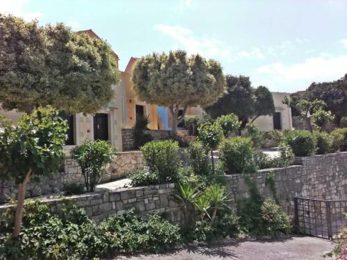 Heliopetra Studios Group Accomodation