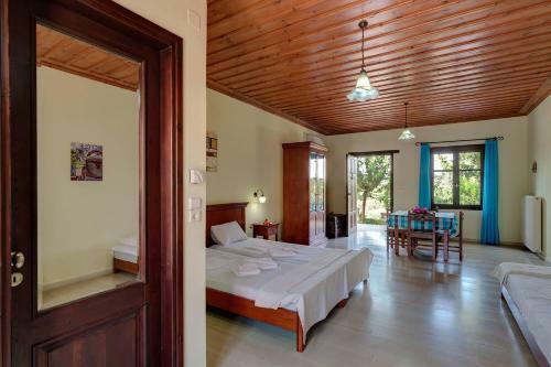 Heliopetra Studios Group Accomodation