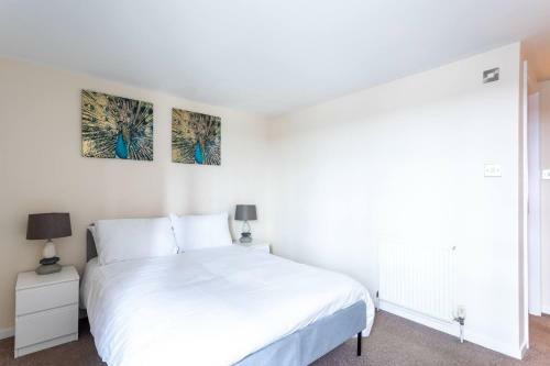 Modern 2-bed Apartment - City Centre - Free Parking