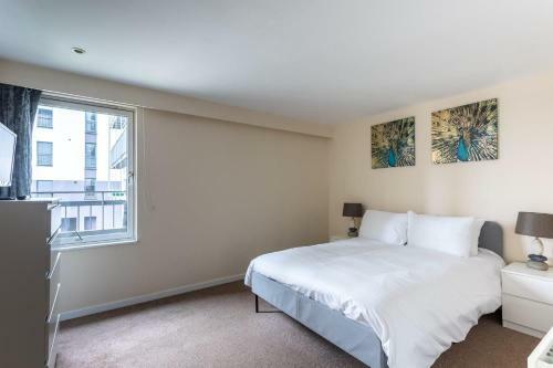 Modern 2-bed Apartment - City Centre - Free Parking
