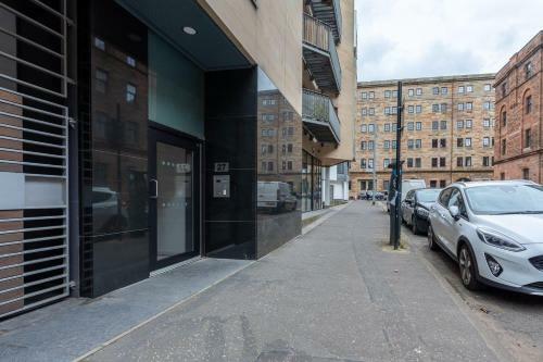 Modern 2-bed Apartment - City Centre - Free Parking