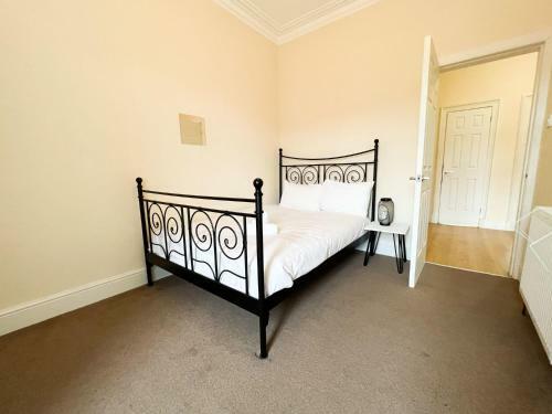 2 Bedroom Glasgow Apartment