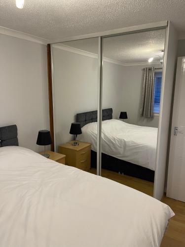 2 Bed Contemporary Apartment Glasgow Free Parking Netflix Sleeps 4