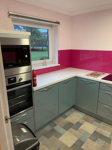 2 Bed Contemporary Apartment Glasgow Free Parking Netflix Sleeps 4