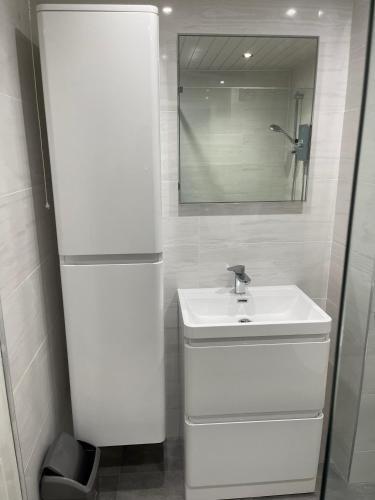 2 Bed Contemporary Apartment Glasgow Free Parking Netflix Sleeps 4