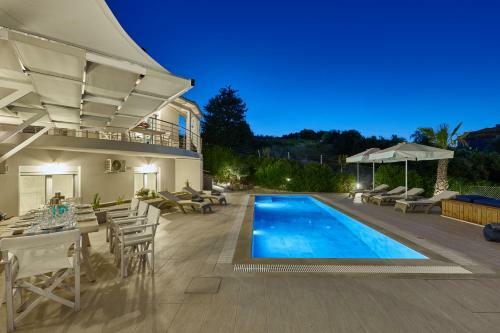 Belle Vue Luxury Villa Voutes