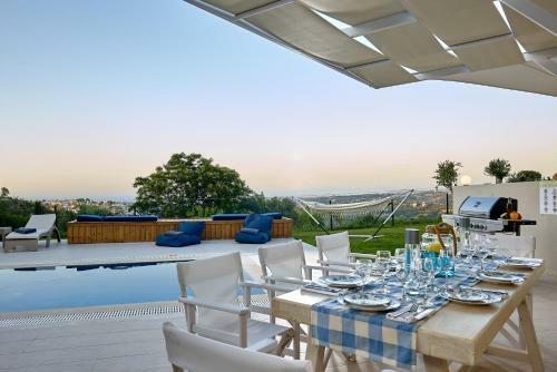 Belle Vue Luxury Villa Voutes