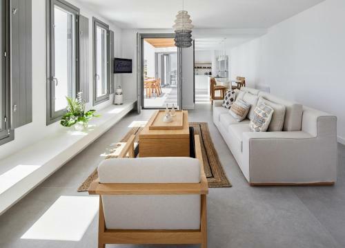 Kamini White I Villa