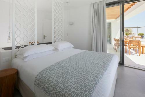 Kamini White I Villa