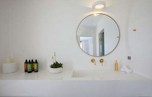 Kamini White I Villa