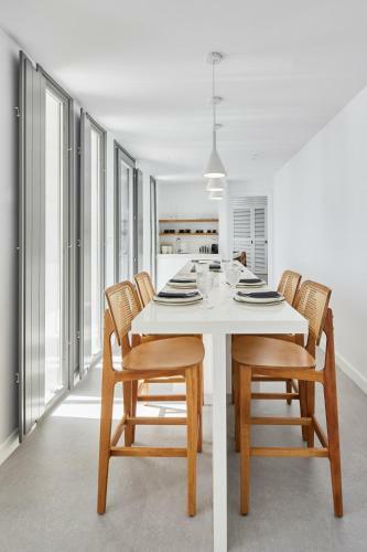 Kamini White I Villa