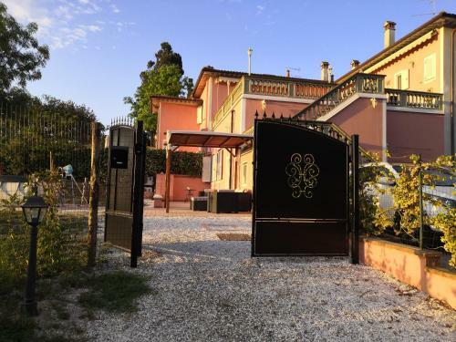 Appartamento Indipendente Con Piscina E Giardino