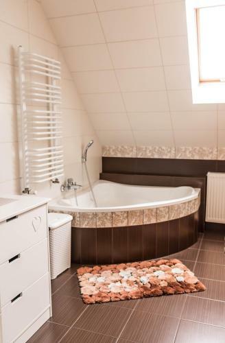 Apartament Pod Ob?azow?