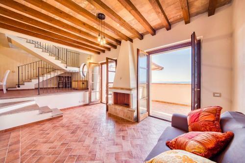 Apartamento Bright Apt With Terrace And Shared Pool