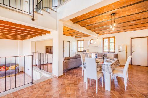 Apartamento Bright Apt With Terrace And Shared Pool