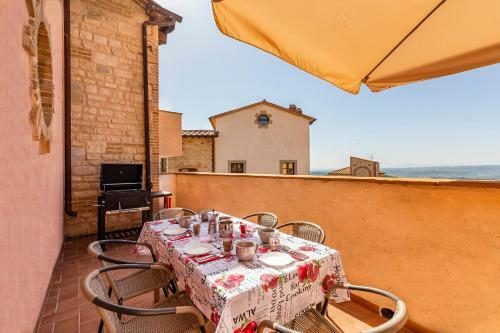 Apartamento Bright Apt With Terrace And Shared Pool