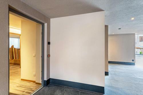 Aumia Apartment Opal