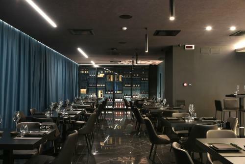 Demsi Palace Hotel & Restaurant
