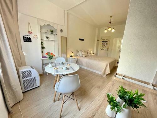 Elegant And Cozy Classic Room