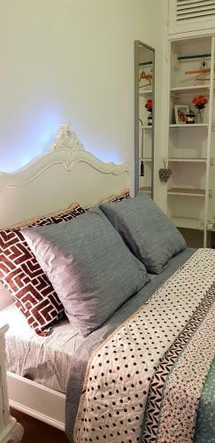 Elegant And Cozy Classic Room