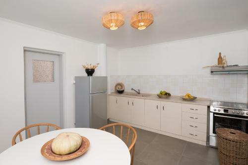 Kanelis Milos Sea Suite