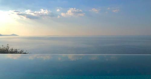 Villa Kuro Beach House