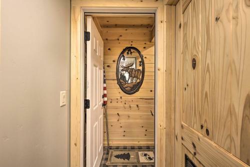 Apartamento Rustic Condo Fireplace, 2 Mi To State Park!