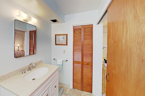 Kuhio Plaza Condo 704